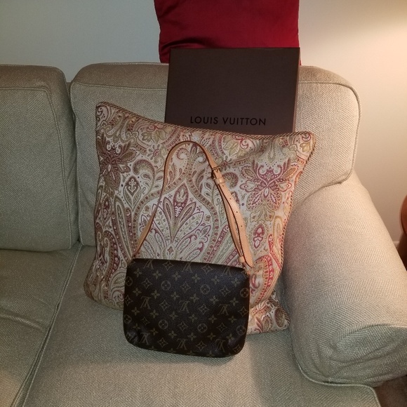 Authentic Louis Vuitton bag - Picture 2 of 8